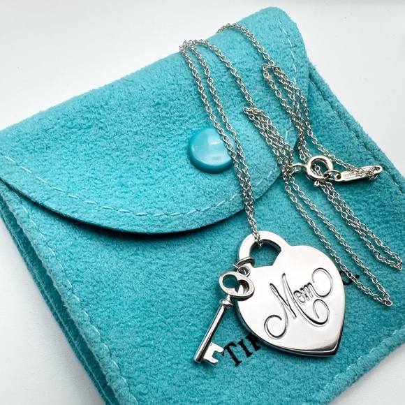 Tiffany & Co. Silver Mom medium Heart Key Necklace - Picture 1 of 8